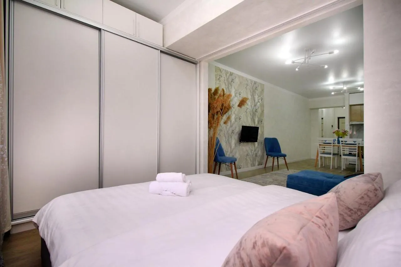Светлая Студия В Молодежке Almatý Apartamento