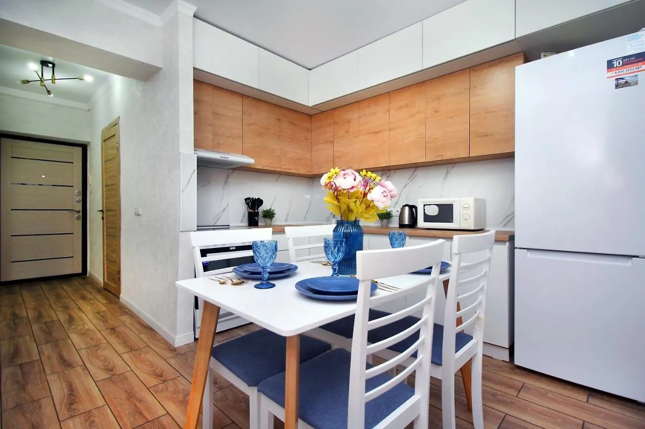 Светлая Студия В Молодежке Almatý Apartamento
